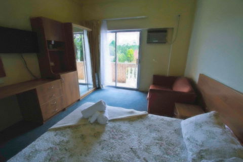 Rest Easy Motel - QLD Tourism 16