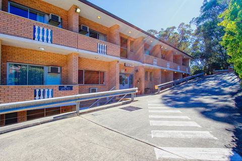 Rest Easy Motel - QLD Tourism 7