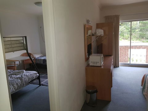 Rest Easy Motel - QLD Tourism 35