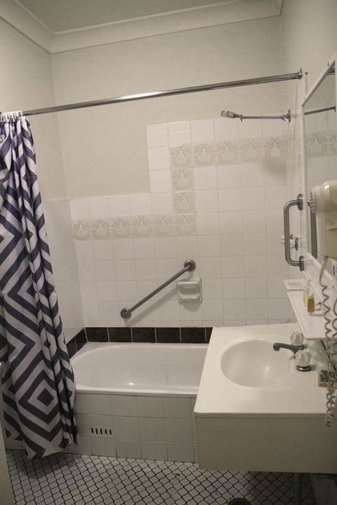 Rest Easy Motel - QLD Tourism 26