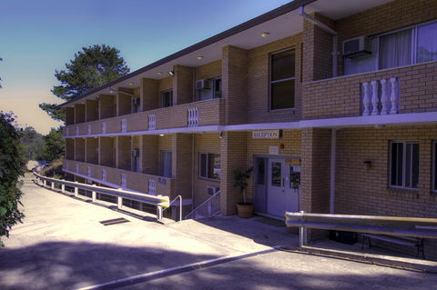 Rest Easy Motel - QLD Tourism 21