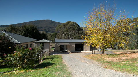 Pound Creek Gallery - QLD Tourism 9