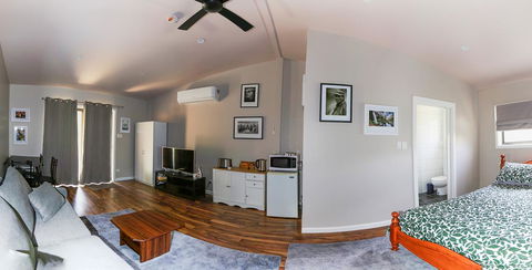 Pound Creek Gallery - QLD Tourism 0