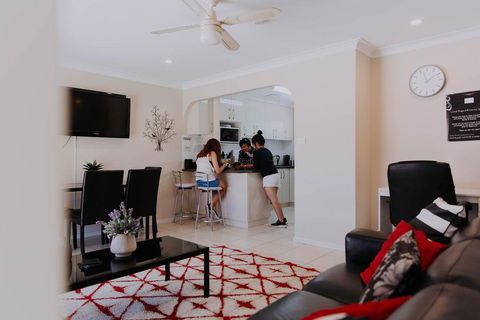 Central Wagga Self Catering Apartment - Queensland Tourism 5