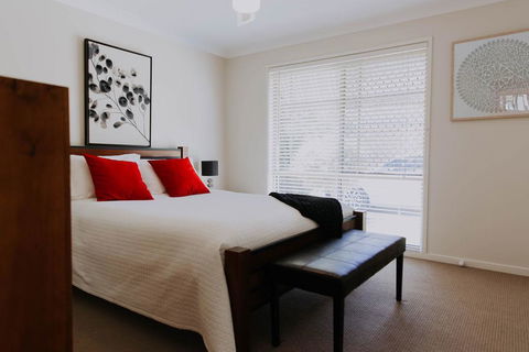 Central Wagga Self Catering Apartment - Queensland Tourism 9