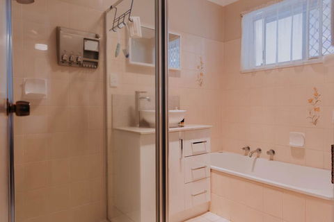 Central Wagga Self Catering Apartment - Queensland Tourism 11