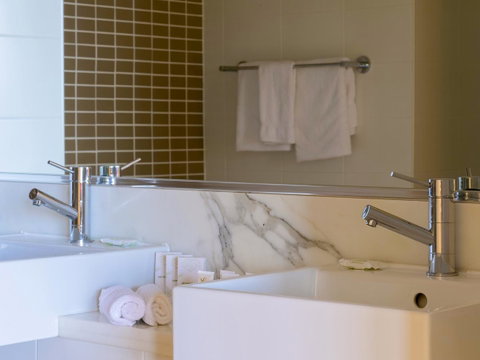 Sage Hotel Wollongong - QLD Tourism 1