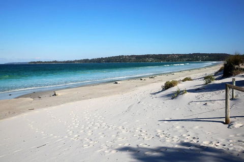 Jervis Bay Beach Shack I Pet Friendly - QLD Tourism 17