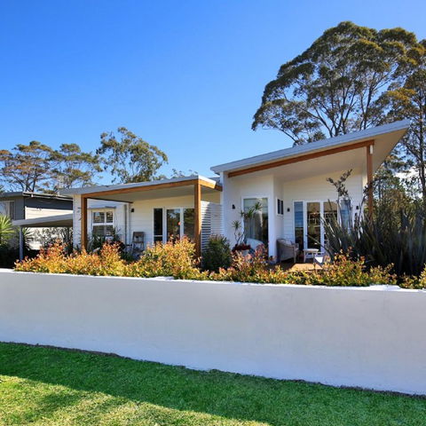 Jervis Bay Beach Shack I Pet Friendly - QLD Tourism 1
