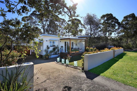 Jervis Bay Beach Shack I Pet Friendly - QLD Tourism 15