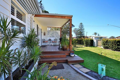 Jervis Bay Beach Shack I Pet Friendly - QLD Tourism 13