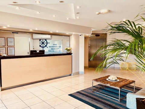 Boathouse Resort (Water Front) - QLD Tourism 16