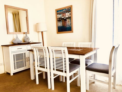Boathouse Resort (Water Front) - QLD Tourism 24