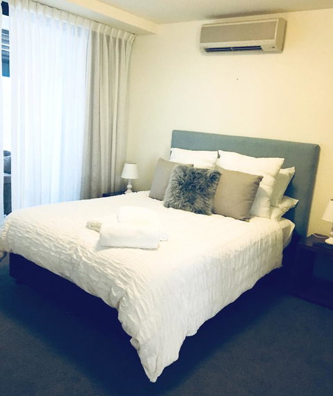 Boathouse Resort (Water Front) - QLD Tourism 3