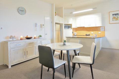 Boathouse Resort (Water Front) - QLD Tourism 21