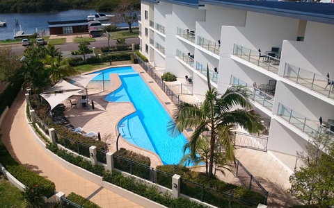 Boathouse Resort (Water Front) - QLD Tourism 0