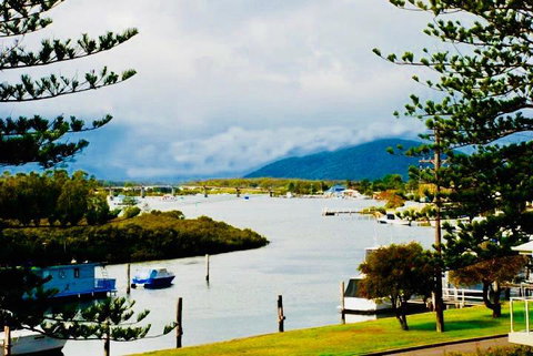 Boathouse Resort (Water Front) - QLD Tourism 22