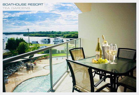 Boathouse Resort (Water Front) - QLD Tourism 10