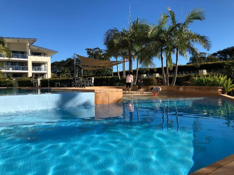 Boathouse Resort (Water Front) - QLD Tourism 11