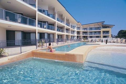 Boathouse Resort (Water Front) - QLD Tourism 23