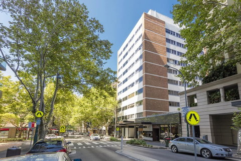 Macleay Hotel - QLD Tourism 1