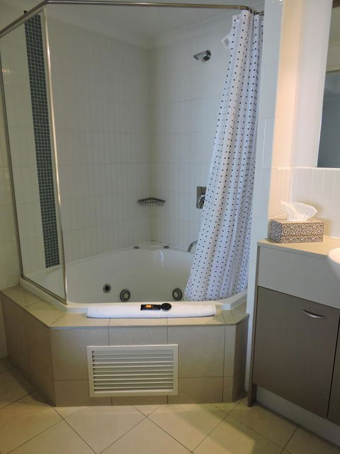 BASE Holidays - Ettalong Beach Premium Apartments - QLD Tourism 16