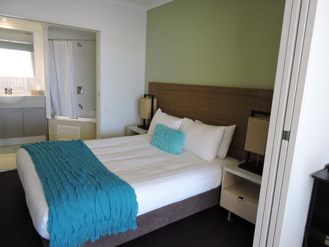 BASE Holidays - Ettalong Beach Premium Apartments - QLD Tourism 4
