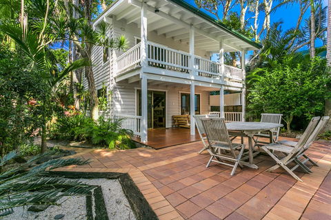 A Beach House At Byron - QLD Tourism 7