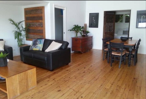 Swan Bay Hideaway - QLD Tourism 2