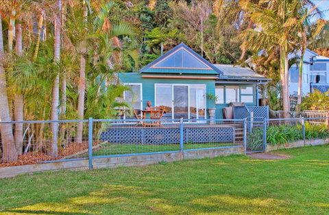 Swan Bay Hideaway - QLD Tourism 0