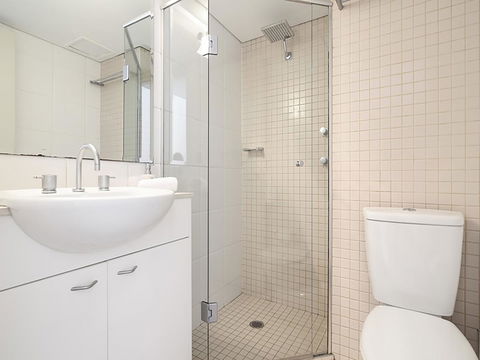 Lower Bridge And Sails - Executive 2BR Darlinghurst Apartment With Balcony And Rooftop Views - Queensland Tourism 9
