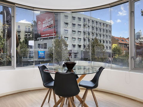 Lower Bridge And Sails - Executive 2BR Darlinghurst Apartment With Balcony And Rooftop Views - Queensland Tourism 1
