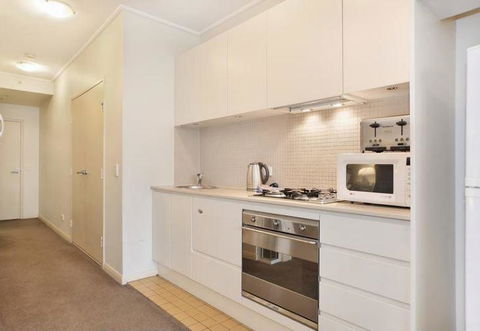 Wyndel Apartments - Apex North Sydney - QLD Tourism 12