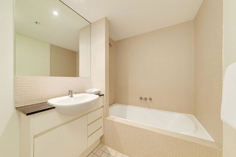 Wyndel Apartments - Apex North Sydney - QLD Tourism 9
