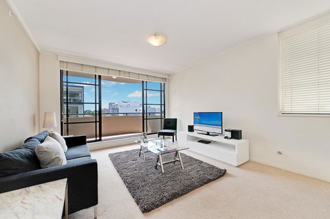Wyndel Apartments - Apex North Sydney - QLD Tourism 6