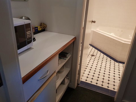 Squid\'s Ink Motel - QLD Tourism 8