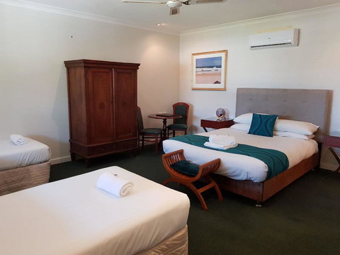 Squid\'s Ink Motel - QLD Tourism 7