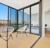 Brand New 3 Bedrooms Apt with Waterfront View - QLD Tourism