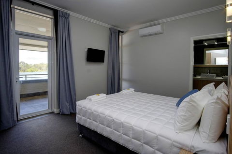 Lakes And Ocean Hotel Forster - QLD Tourism 12