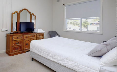 Lakes And Ocean Hotel Forster - QLD Tourism 1
