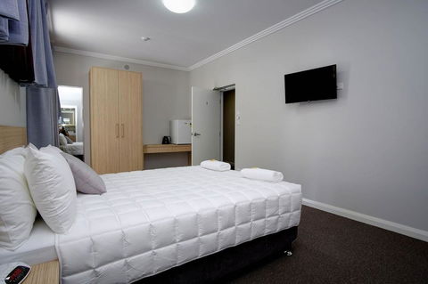 Lakes And Ocean Hotel Forster - QLD Tourism 15