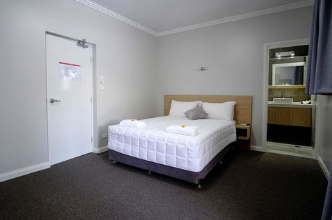 Lakes And Ocean Hotel Forster - QLD Tourism 13