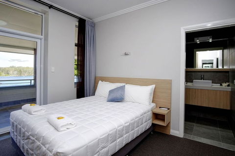 Lakes And Ocean Hotel Forster - QLD Tourism 25