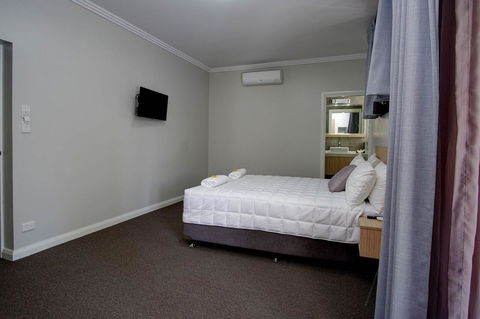 Lakes And Ocean Hotel Forster - QLD Tourism 17