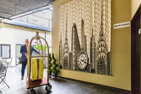 Airport Hotel Sydney - Queensland Tourism 6