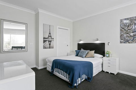 Airport Hotel Sydney - Queensland Tourism 9