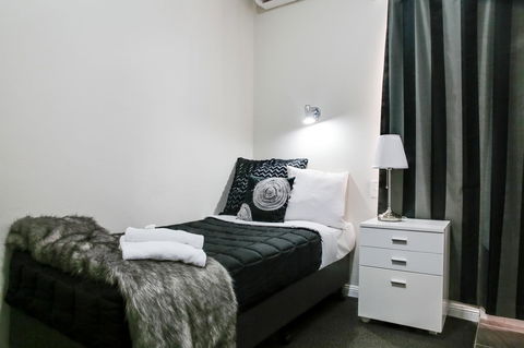 Airport Hotel Sydney - Queensland Tourism 18