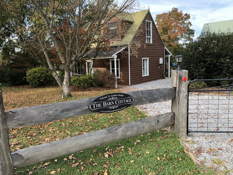 Arcadia - The Barn Cottage & Rosehill Cottage - Queensland Tourism 1