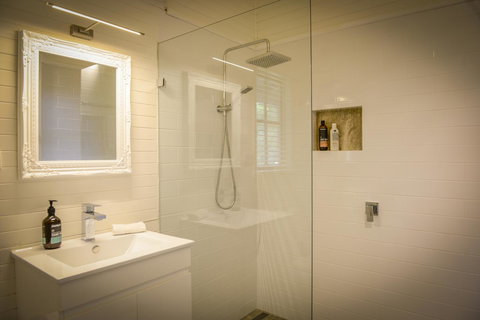 Arcadia - The Barn Cottage & Rosehill Cottage - Queensland Tourism 11