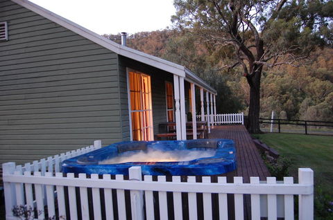 Cadair Cottages - Queensland Tourism 3